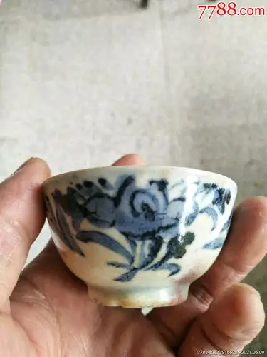 明代青花杯子一个口径65厘米品相完整青花呈晕散状态包老包真