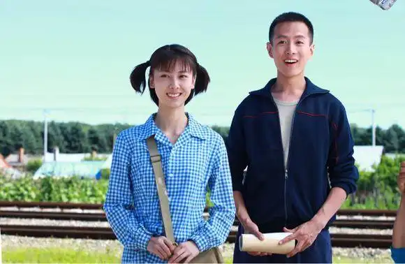 《养父的花样年华》小雪心有千千结,游说翠玲一起踏上了寻亲路