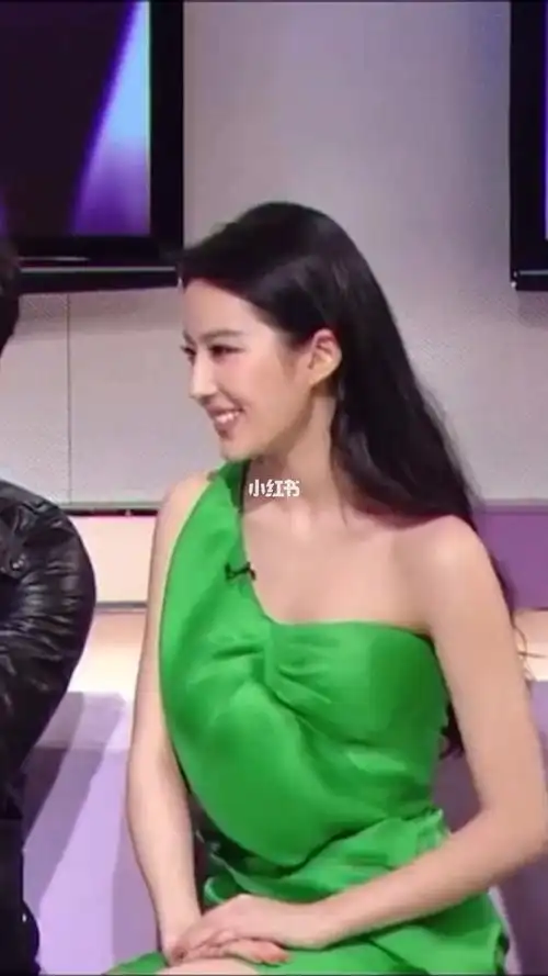 78刘亦菲78雪碧绿礼服亮相采访清新自然