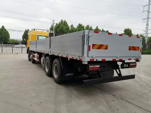 我公司为国外客户开发生产的铝合金栏板车交付使用