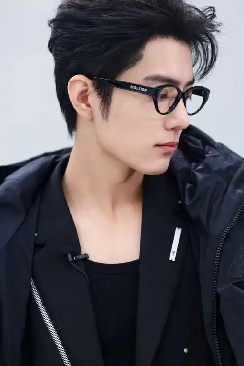 最主要的是哥哥同款@molsion陌森眼镜#肖战陌森眼镜品牌代言人