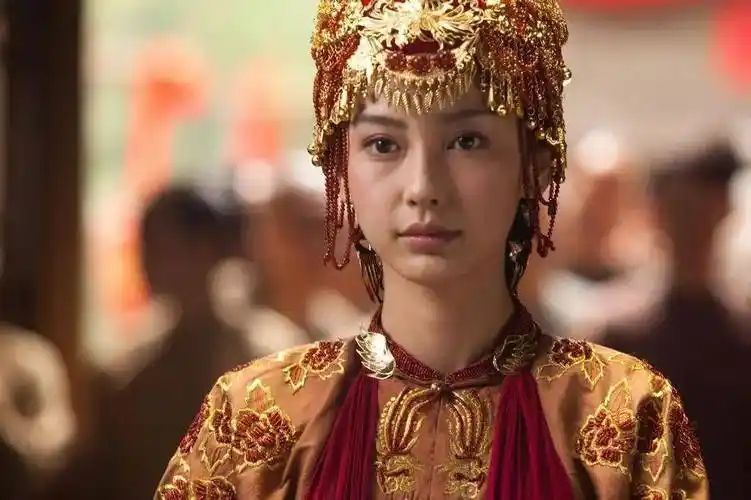 baby各类古装扮相明艳倾城!雪肤玉貌美得让人窒息_杨颖