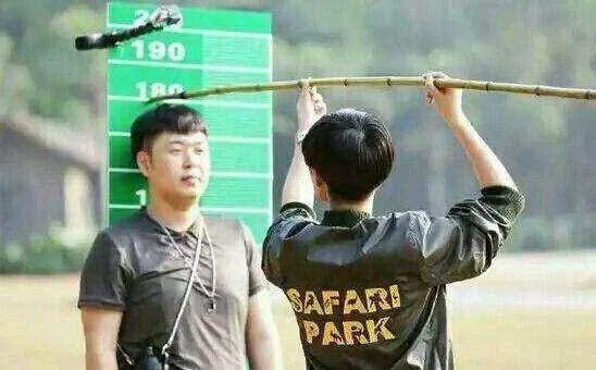 在《真男1》中,杜海涛的身高在180cm下面一丢丢,我们索性就当成是179