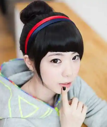 多种风格齐上阵2022半月形刘海发型分享