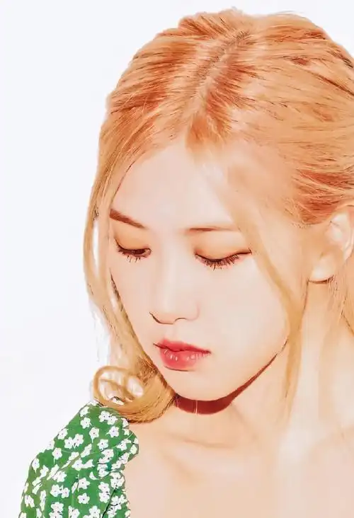 p>朴彩英(ros  ) i>, /i>1997年2月11日出生于新西兰奥克兰,在韩国