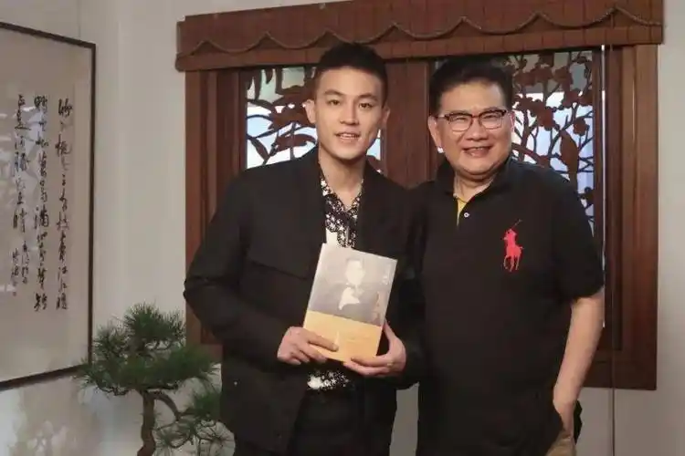 欧豪:普通家庭出生的他,靠着自己的努力,一步一脚印的成长_工作_因为