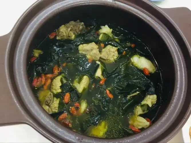 裙带菜排骨汤,每一口都是浓醇的美味,每一口都是无限的感恩!