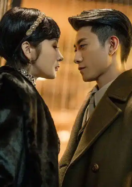 张一山与宋妍霏分手被批出轨,绯闻新女友疑曝光是28岁女星_白雪