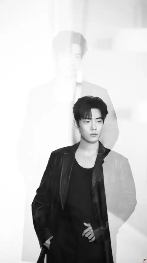 日常见肖战##肖战工作室发了两个肖战#    原图壁纸    @x玖少年团肖