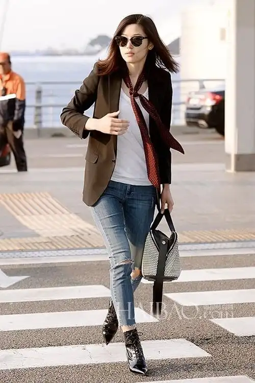 风衣,夹克,破洞牛仔裤…韩国女星演绎春日热门单品穿搭