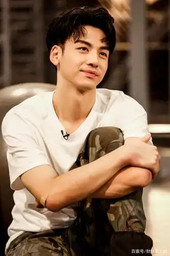 看军艺走出的四大校草,有三位都成为了一线巨星,唯独他无人认识