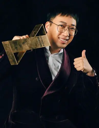 吴谨言洪尧亲密照# 于正回应吴谨言洪尧亲. 来自娱乐老鬼 - 微博