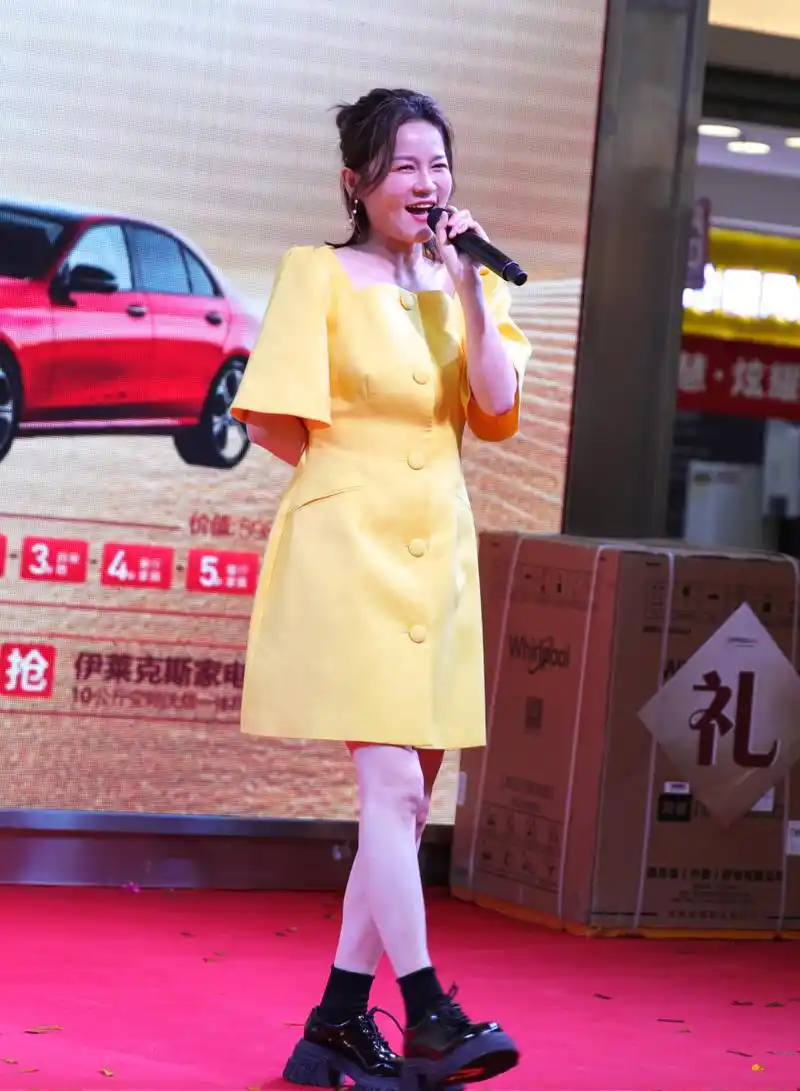 程响:嗓音独特的女歌手