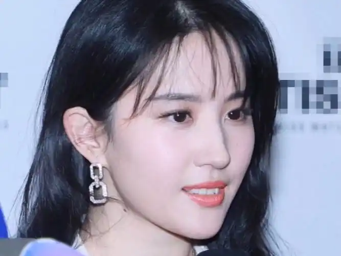 有刘海的茜茜也是美到无可挑剔了#刘亦菲 #盛世美颜