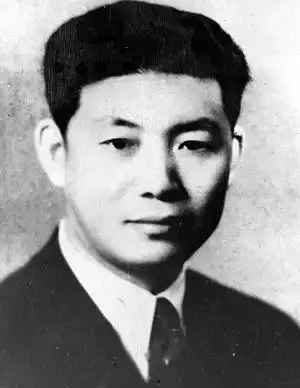 毕业时正值袁世凯称帝复辟,参加学生爱国运动,取任重道远之意,改名重