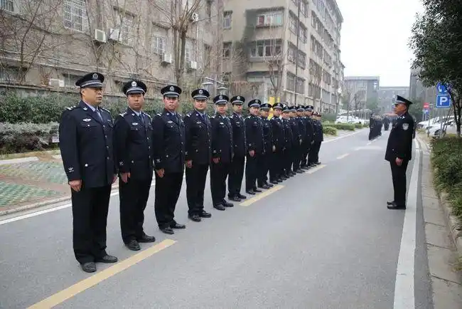 湖北荆州公安全警队列训练拉开序幕组图