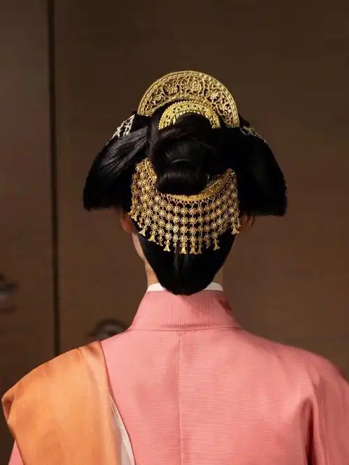 【朝代妆束】宋仕女妆束之堕马髻