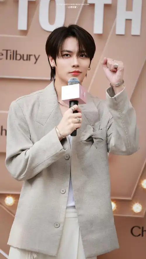 林彦俊杭州活动生图#520杭州活动 灰色西装好优雅帅气