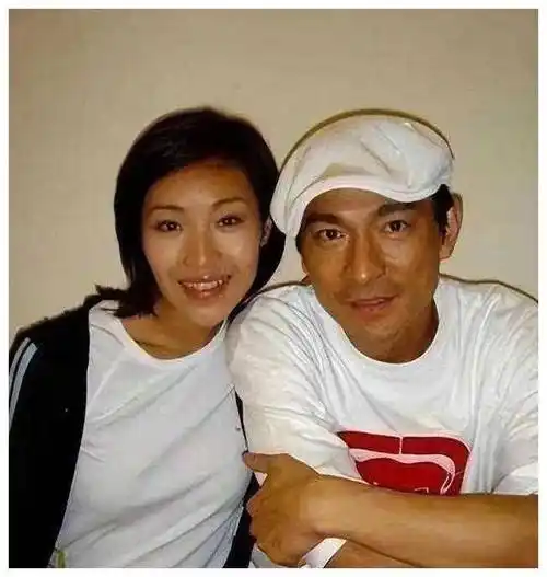 刘德华与赖文慧,62岁恋情终曝光!喜结良缘,幸福!