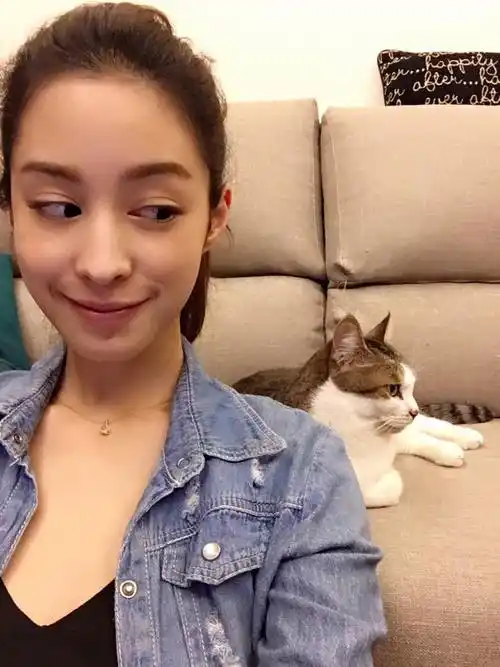 中美混血美女莫允雯唯美私拍图片-女生头像 - 壁纸之家