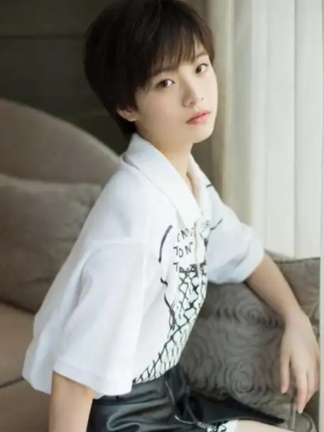 电视剧,这部剧还是她的老师徐静蕾监制的,而她在这部剧中饰演的是宣墨