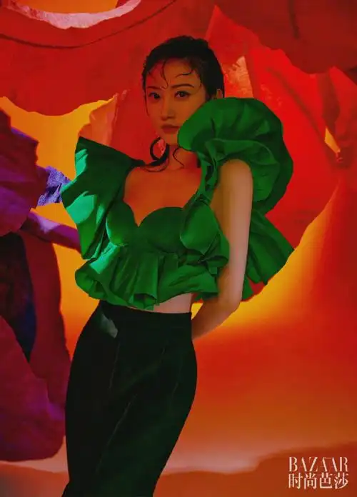 上游时尚景甜minibazaar七月刊浪漫演绎夏日繁花