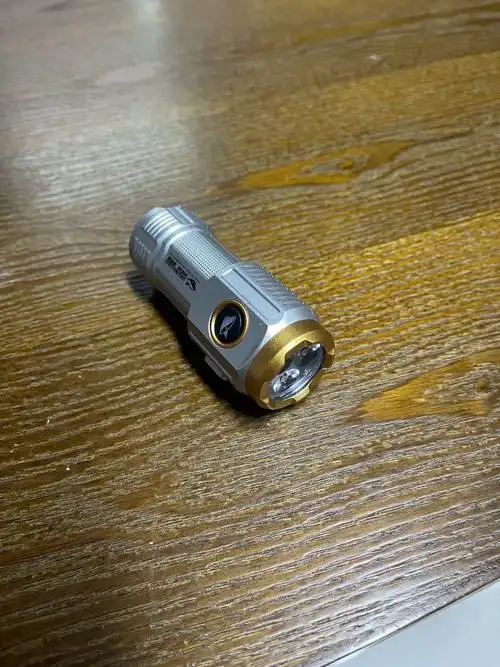 迷你手电筒强光可充电超亮户外定焦聚光远射磁吸家用耐用小型便携