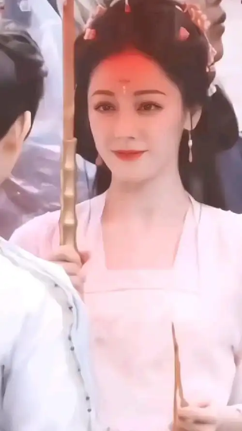 迪丽热巴新剧造型美出天际