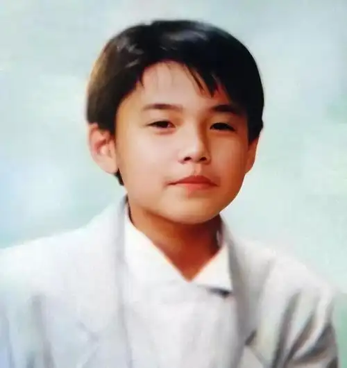 张学友被誉为"歌神",赞誉之下也不乏质疑之声.