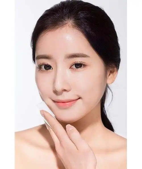 好多女孩子为了皮肤可以变得更加白皙细腻,用了很多种方法,但是效果