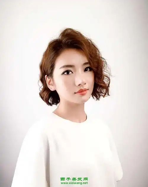 最新女士短发烫发图片娇俏又纯美