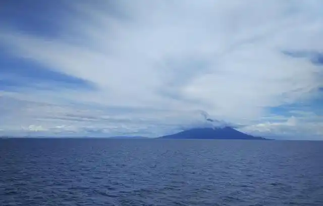 1/12 平静的海犹如镜子一般