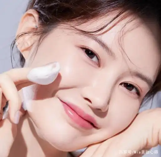 毛孔粗大的女生,坚持4个洗脸好习惯,皮肤细腻有光泽