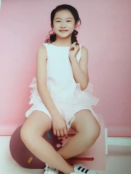 阳光小女孩12周岁生日写真照