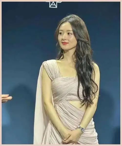 赵丽颖,以前是人人喜爱的娃娃脸美女,如今已37岁,步入了30多岁的行列.