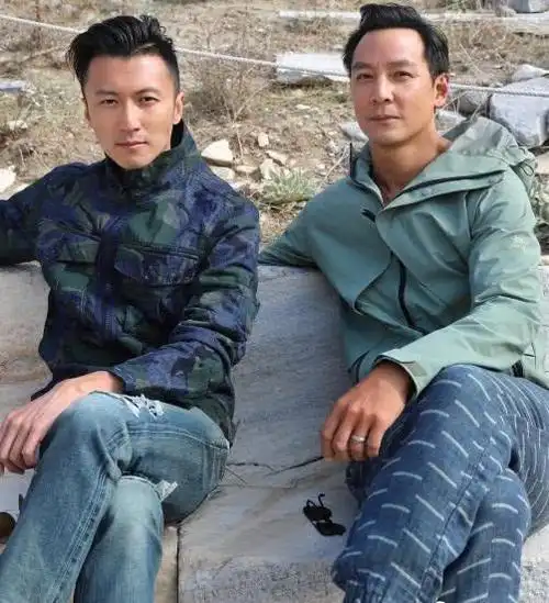 谢霆锋晒与吴彦祖合照,20年过去还这么帅,网友:你们不会老吗_网易订阅