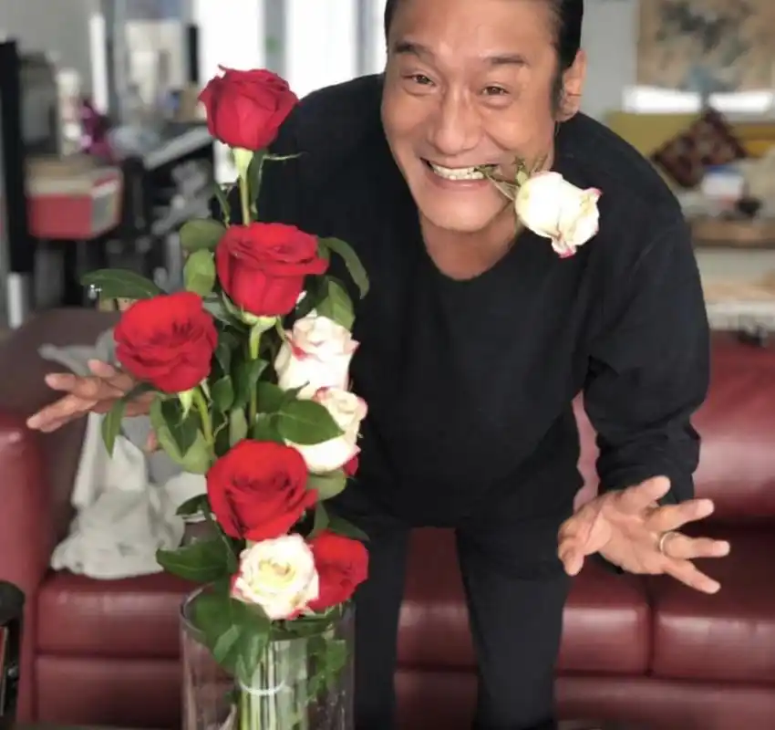 梁家辉61岁生日太太陪切蛋糕张学友刘嘉玲等共贺寿