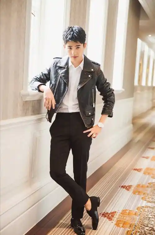 185cm刘昊然有身材就是任性,轻松驾驭各种风格,潮流范十足_外套_造型