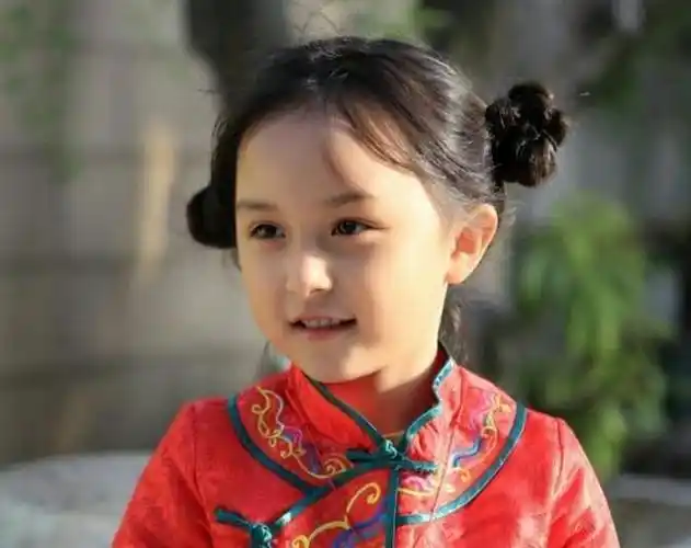 14岁的刘楚恬:童星的成长与未来刘楚恬,从2岁出道开始就展现了出色的