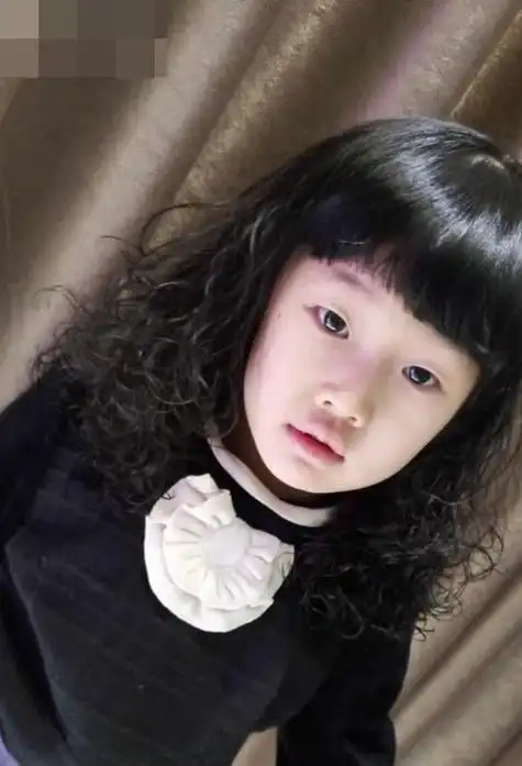 大盘点女童烫的可爱发发型图片 活泼漂亮的小女孩卷烫发赏析