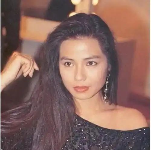 丈夫去世后不改嫁的女星,甄妮守寡35年,王茜与女儿相依为命