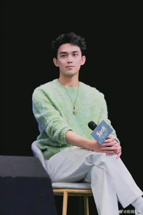 吴磊发现上台同学受伤的反应