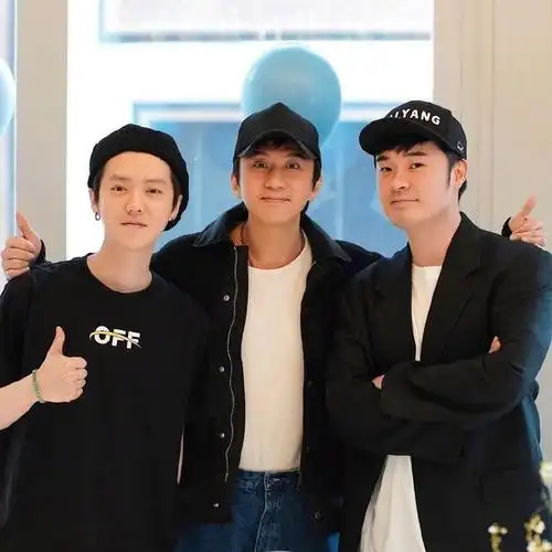 "感谢超哥让我看到许久未见的鲜活小晗","小时候真的好喜欢他们啊"