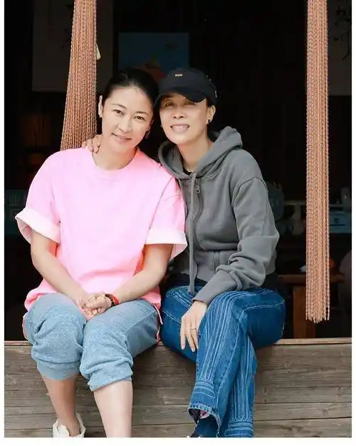 在《向往的生活5》中那英和梁静那期节目,最让我感动的细节_何炅_片段