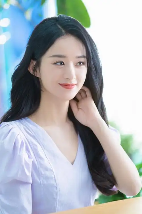 原创赵丽颖公开最新行程笑容甜美超迷人工作忙碌受期待