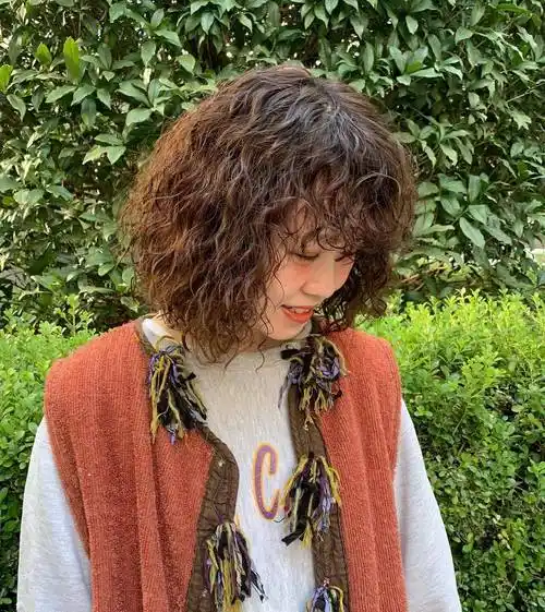 想换发型怎么剪?蓬松短发波波头满头烫,款款都不错-幽兰花香