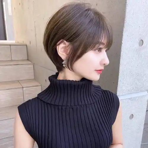 原创最具人气的女士短发蓬松瘦脸层次感满满剪完显小10岁