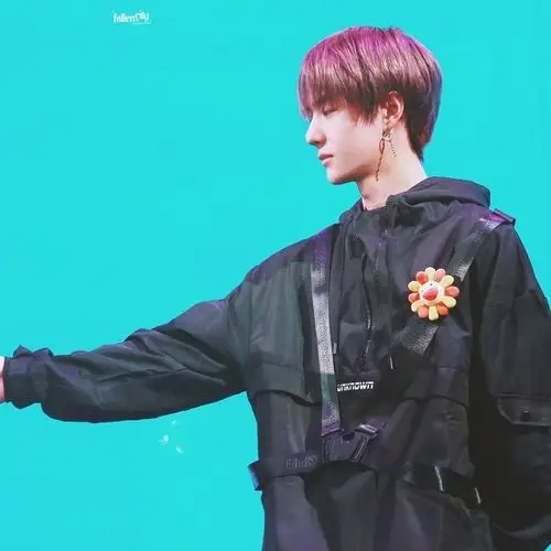 华晨宇王一博同款七彩太阳花胸针潮人个性时尚胸花情侣挂件配饰 七彩