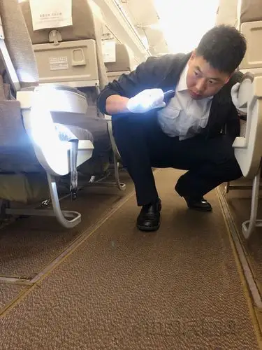 东航安全员赢得"再救一个"荣誉