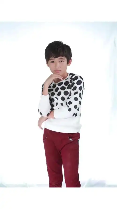 我会发一些你可能没见过的 宋亚轩 小时候!哈哈哈哈哈!太可爱了!